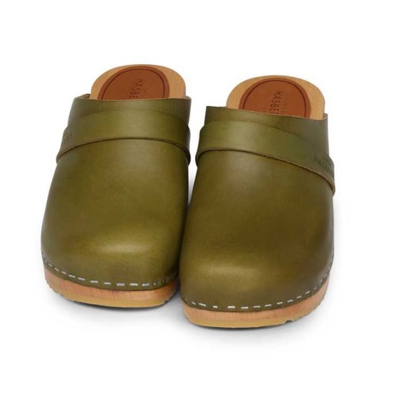Swedish Hasbeens Shoes - Swedish Hasbeens NWT Green Olive classic Slip In Husband Clog LOVE IT!!! 🌈 🎁